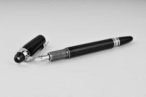 MontBlanc Starwalker Resin Diamond Fountain Pen